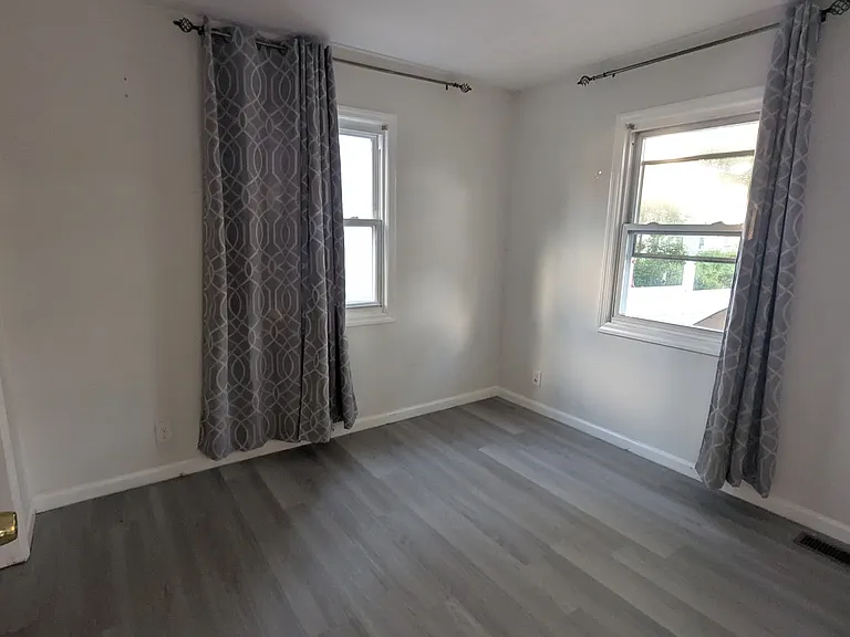 1029 E Blancke St — Photo 8