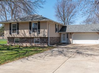 10 William Ln, Sandwich, IL 60548