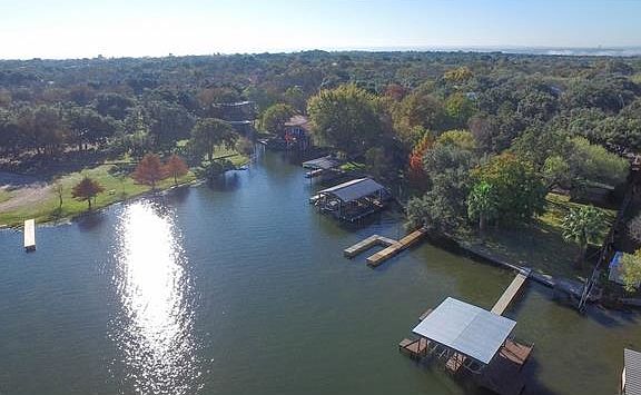3rd image of 126 S Shorewood Dr