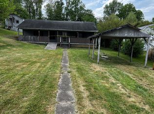 112 Clark Ave, Fayetteville, WV 25840