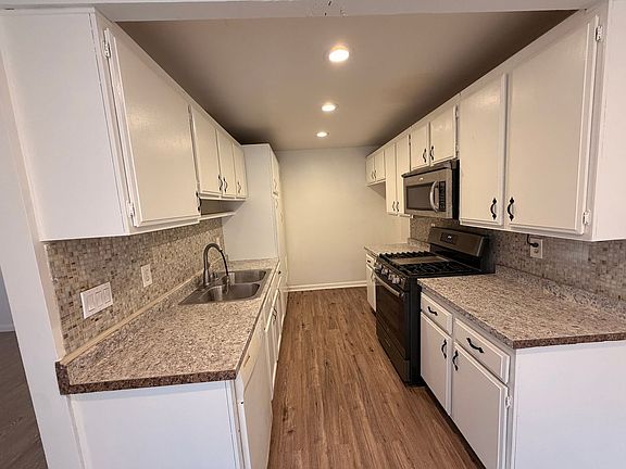 3rd image of 920 W Del Amo Blvd #7