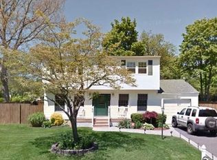 15 Laura Dr, Centereach, NY 11720