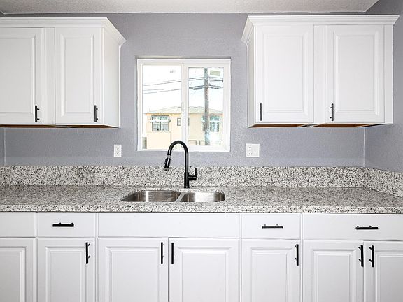 3rd image of 1252 N Fruit Ave