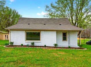 946 Clearview Rd, Cottontown, TN 37048