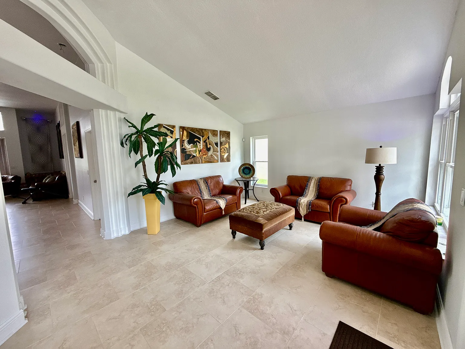 4 bed, 2036 sqft, $1,300 — Photo 4