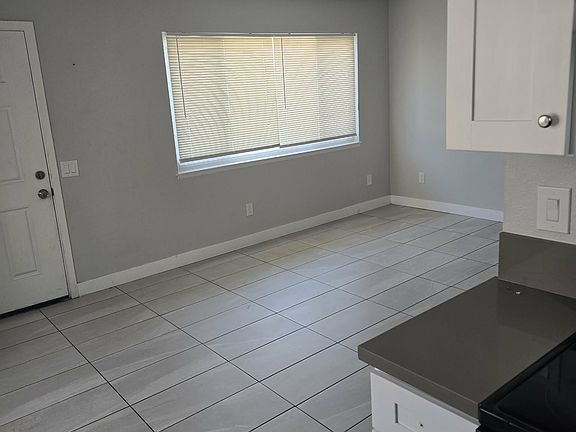 5th image of 3548 Rainbow Ln