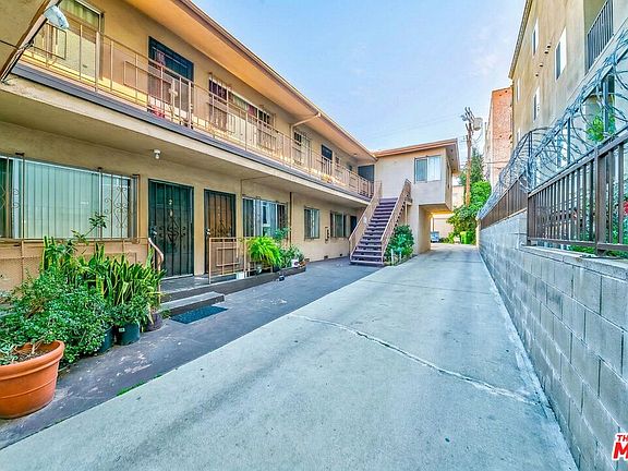 4th image of 838 S Gramercy Pl