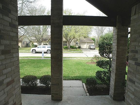 4th image of 811 Sandringham Dr