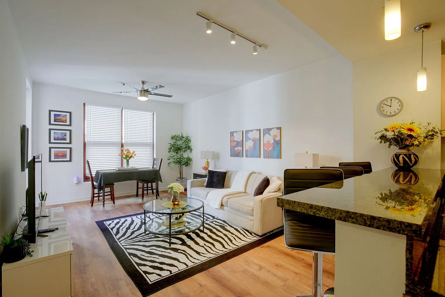 1 bed, 1.0 bath, 731 sqft, $3,808 — Photo 1