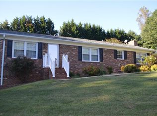 163 Simmons St, Mount Airy, NC 27030