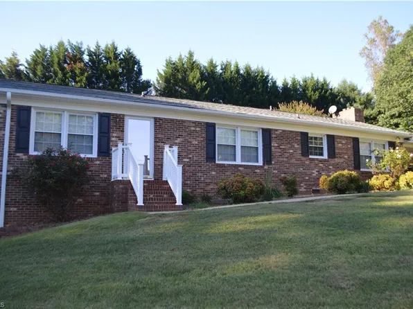 163 Simmons St, Mount Airy, NC 27030