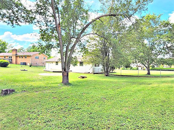 2nd image of 3520 S Fountaincrest Dr