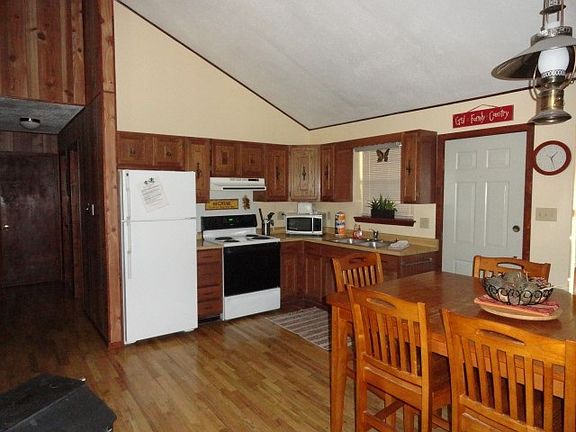 5th image of 603 Sugar Pine Dr