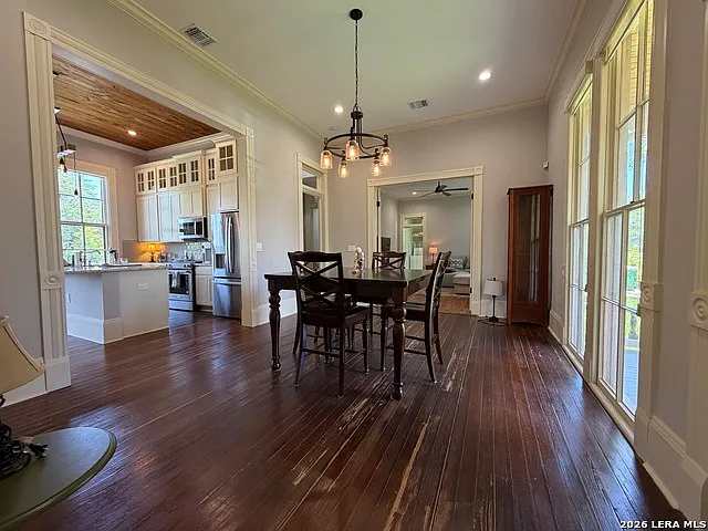 1133 E Crockett St — Photo 9