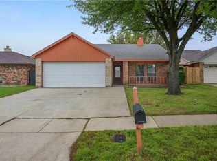 518 Valley Mills Dr, Arlington, TX 76018