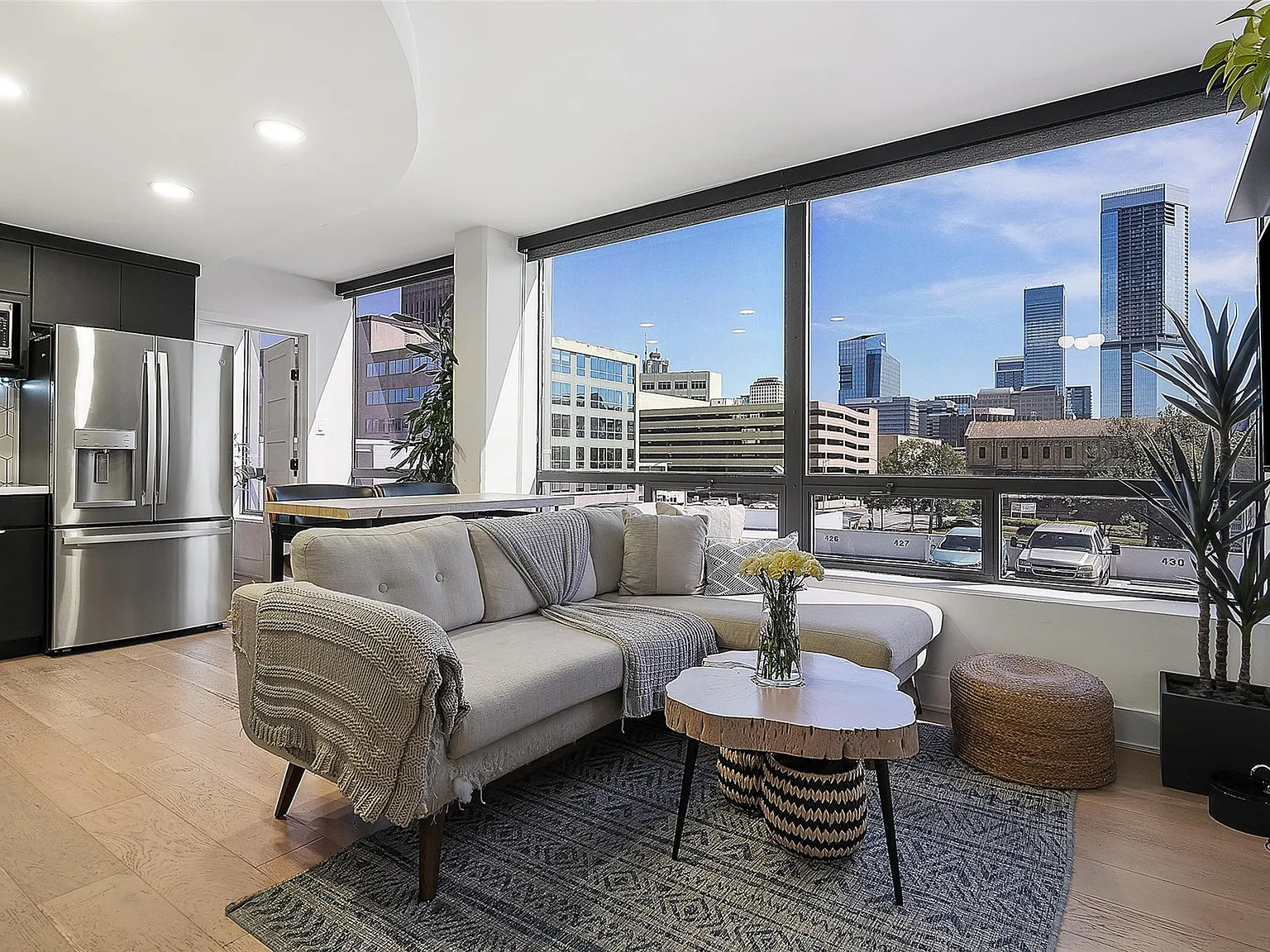 2 bed, 2.0 bath, 846 sqft, $3,095 — Photo 1