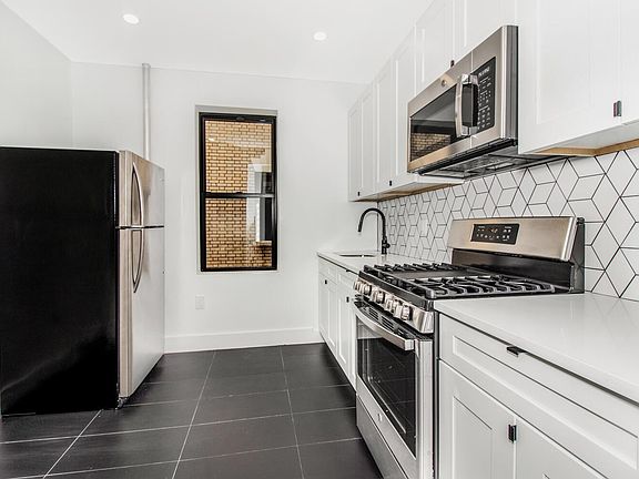 3rd image of 1325 Clay Ave Floor 3