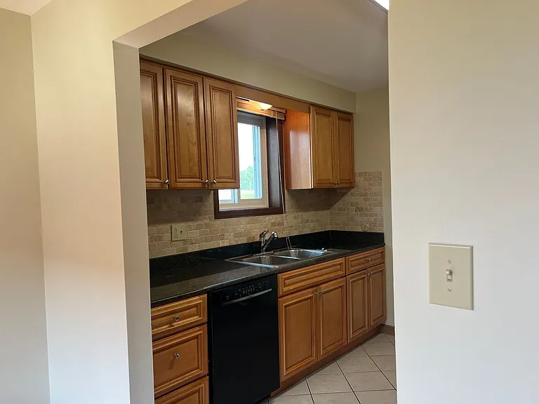 Embassy Square Apartments — Photo 26