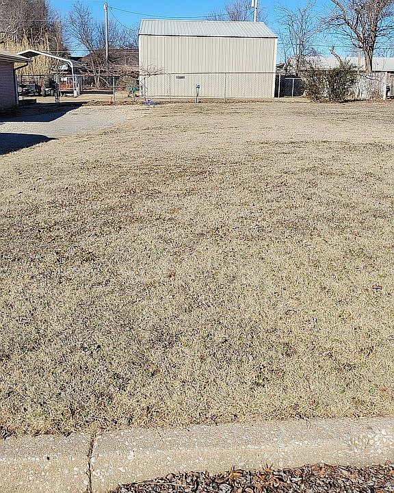 2nd image of 1444 E Moses St