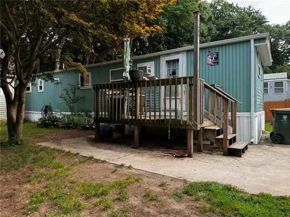 23 Woodridge Dr, Burrillville, RI 02839