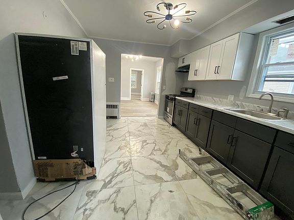 2nd image of 184 Lincoln Pl #1