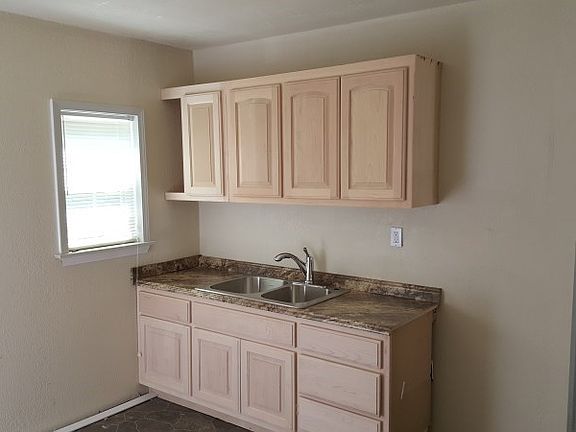 3rd image of 2115 N Columbia Ave