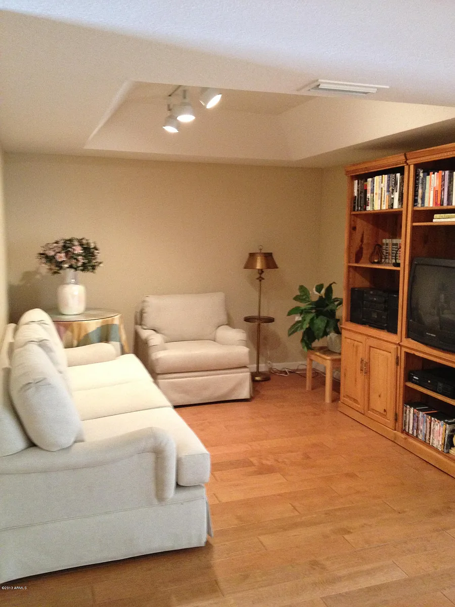 Building Photo - 8651 E Royal Palm Rd #228