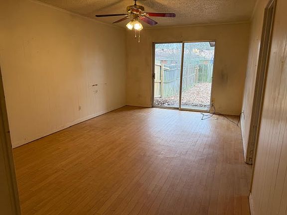 4th image of 2903 Greenhills Dr #3