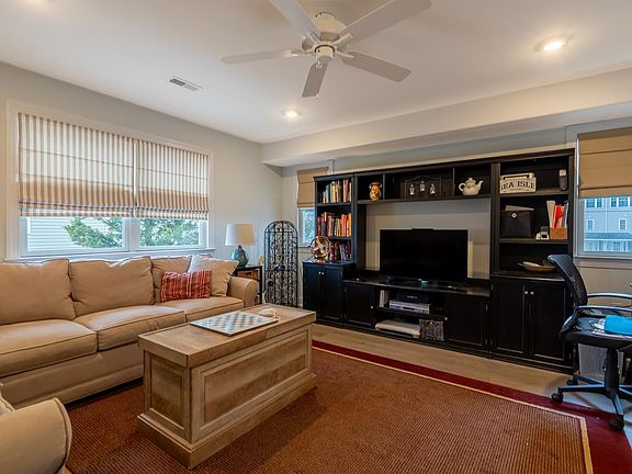 4th image of 5517 Roberts Ave S #Sea