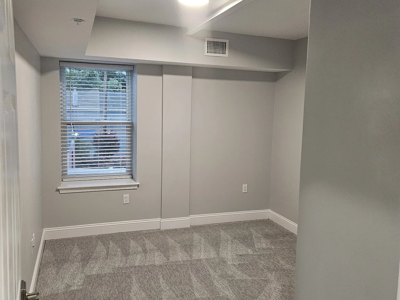2 bed, 900 sqft, $1,745 — Photo 4