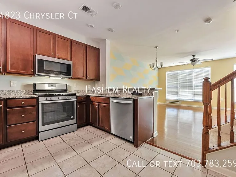 14823 Chrysler Ct — Photo 3