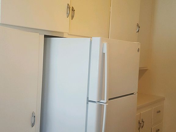 3rd image of 712 Cedar St #10926601