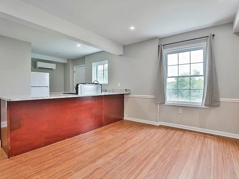 41A Howe Ln — Photo 7