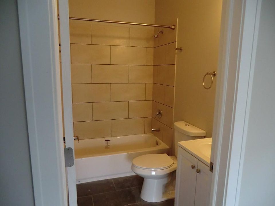 2nd image of 1946 S Racine Ave #1723