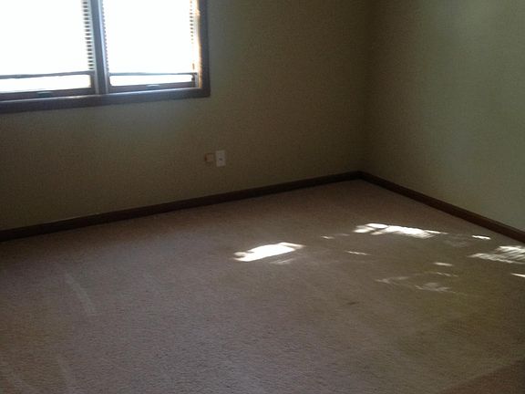 2nd image of 1505 Woodlawn Dr #4