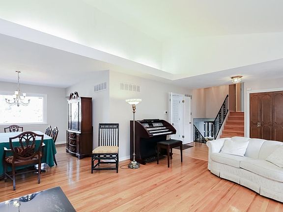 5th image of 11919 Emerald Green Dr