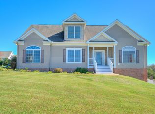 105 Cedar Bluff Dr, Christiansburg, VA 24073