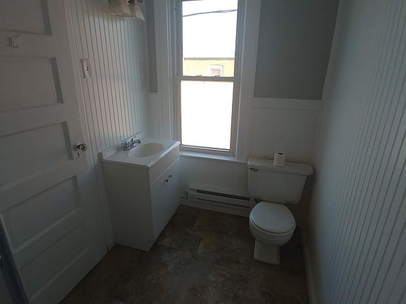 2nd image of 816 N Plum St #3