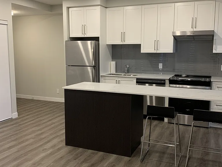 15 Queen St S #2102 — Photo 5