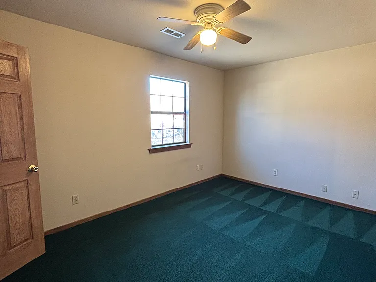 284 Jefferson St — Photo 15