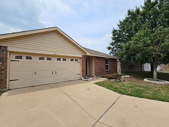 2nd image of 1517 Queens Brook Ln