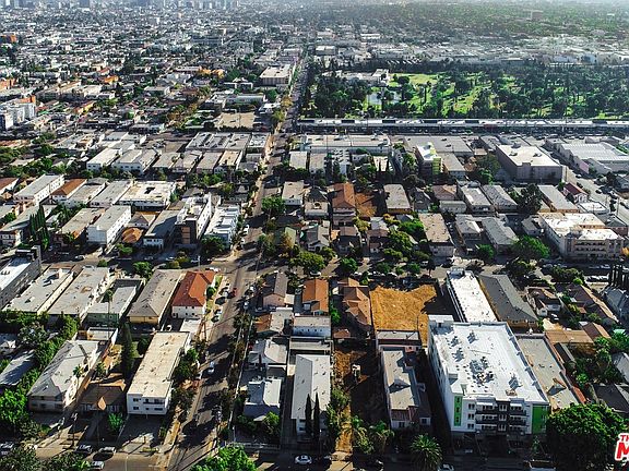 2nd image of 5806 La Mirada Ave