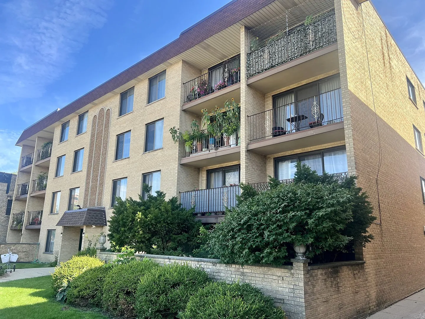 5447 W Lawrence Ave APT 301 photo 1