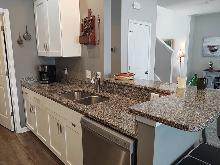1404 Kinsley Ct NE — Photo 11