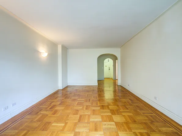 117-01 Park Lane South image 8 of 34