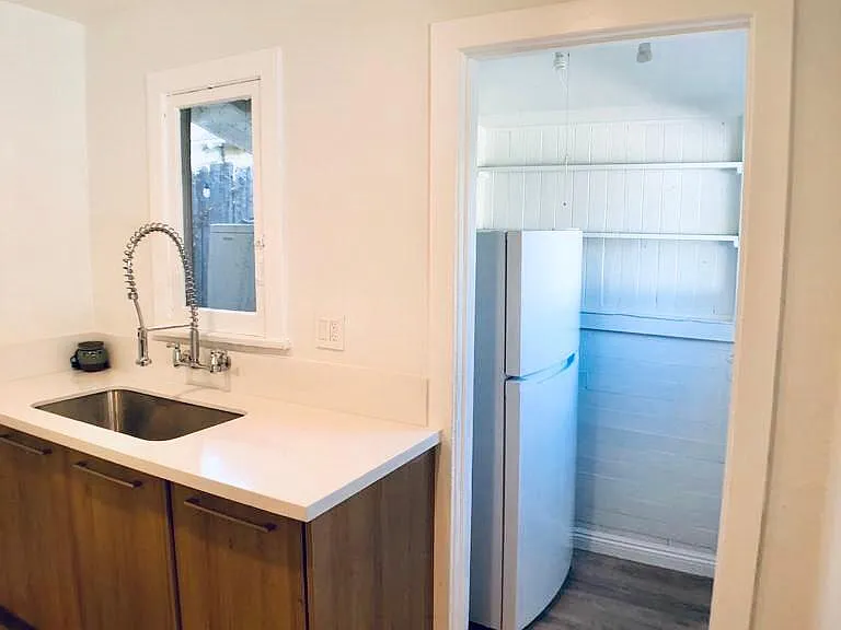 4261 Fountain Ave — Photo 5