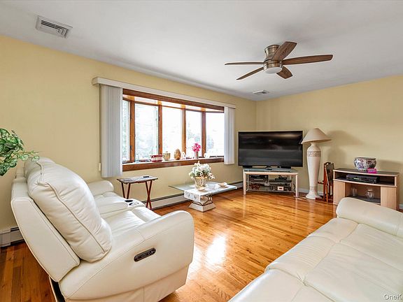 3rd image of 14 Edwards Place