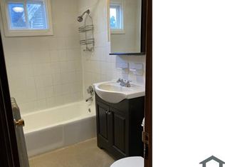 577 Dickinson St, Springfield, MA 01108