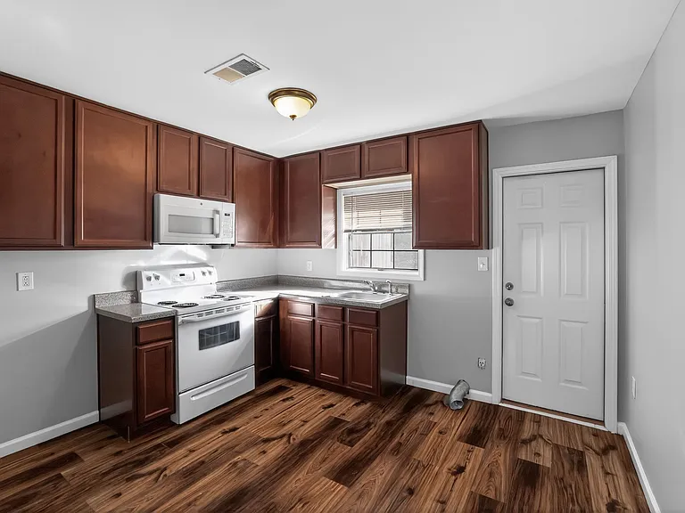 3681 Lynn Dr — Photo 22