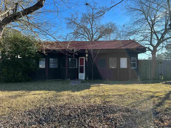 3711 Oakwood Rd, Pine Bluff, AR 71603